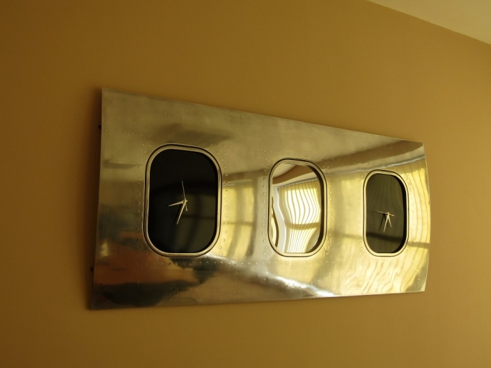 B737 fuselage clock